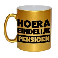 Pensioen mok / beker goud Hoera eindelijk met pensioen 330 ml