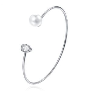 Zilverkleurige armband met Ovale Zirkonia Steen en Imitatie Parel