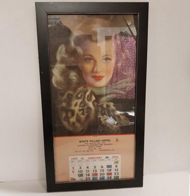 Vintage Kalender van White Pillars Hotel (1955) in Lijst