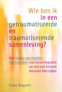 Wie ben ik in een getraumatiseerde en traumatiserende samenleving? (Paperback)