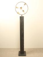 Bronzen sculptuur ring met 5 messing vlinders, Ø 32 cm Bronzen sculptuur ring met 5 messing vlinders, Ø 32 cm