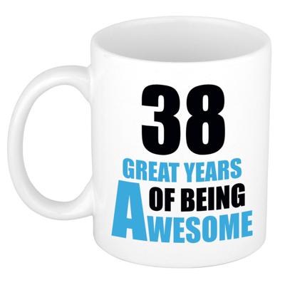 Verjaardag 38 jaar Koffiemok Cadeau - Great years of being awesome - wit/blauw