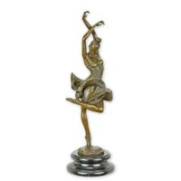 A BRONZE SCULPTURE OF A BALLERINA A BRONZE SCULPTURE OF A BALLERINA