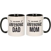 Freaking Awesome Dad en Mom mok - Vaderdag en moederdag cadeau   -