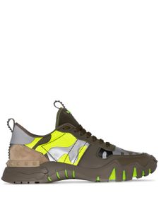 Valentino Garavani baskets Rockrunner à imprimé camouflage - Marron