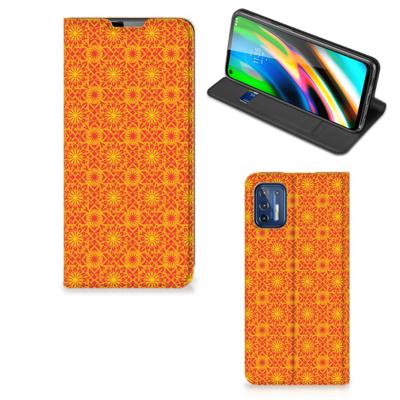 Motorola Moto G9 Plus | Hoesje met Magneet | Batik Oranje