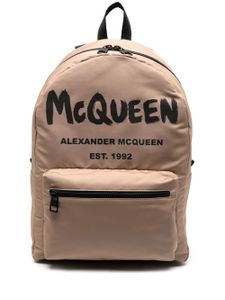 Alexander McQueen sac à dos à logo imprimé - Tons neutres