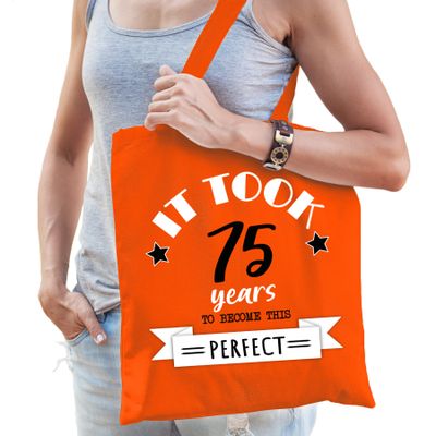 Cadeau tas voor dames - 75 en perfect - oranje - katoen - 42 x 38 cm - vijfenzeventig - shopper Cadeau tas voor dames - 75 en perfect - oranje - katoen - 42 x 38 cm - vijfenzeventig - shopper