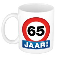 Verjaardag koffiemok - drink beker - thema 65 jaar - leeftijd verkeersbord - 300 ml - keramiek