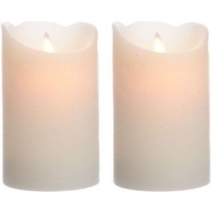 2x Creme witte LED kaarsen/stompkaarsen 12 cm flakkerend