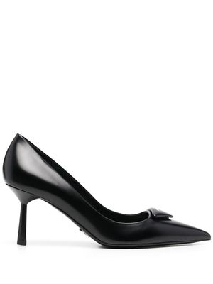 Prada escarpins pointus à plaque logo - Noir