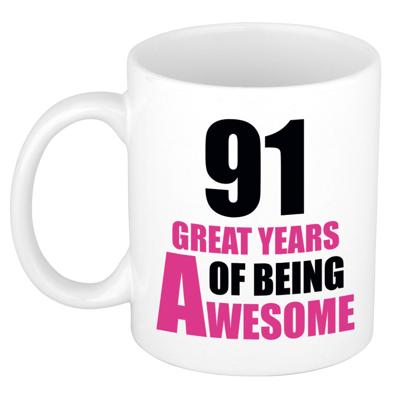 Verjaardag 91 jaar Koffiemok Cadeau - Great years of being awesome - wit/roze - voor dames