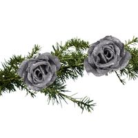 2x stuks kerstboomversiering bloemen op clip zilver en besneeuwd 9 cm - thumbnail