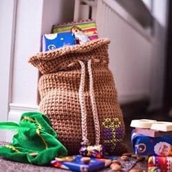 Haakpatroon Sinterklaas Cadeauzak