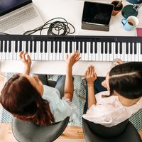 88-Toets Opvouwbare Digitale Piano met Bluetooth MIDI-Functie Draagbaar Elektronisch Keyboard met Sustainpedaal voor Beginners