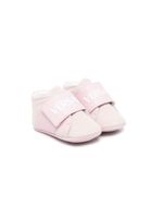 Versace Kids chaussures pré-marche à bride logo - Rose