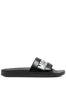 Moschino claquettes à logo embossé - Noir