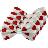 4x Witte vlinderstrikjes met rode hartjes 13 cm voor dames/heren   -