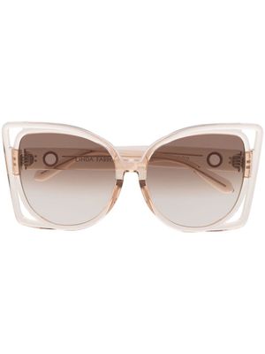 Linda Farrow lunettes de soleil à monture papillon - Tons neutres