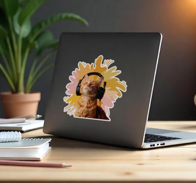 Blije kat met koptelefoon laptop sticker
