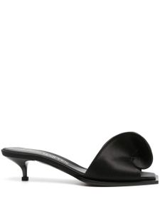 Alexander McQueen mules à fini satiné - Noir