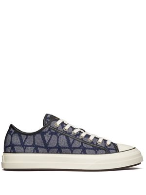Valentino Garavani baskets Totaloop Toile Iconographe à effet jean - Bleu
