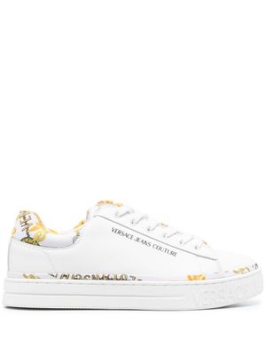 Versace Jeans Couture baskets en cuir à logo imprimé - Blanc