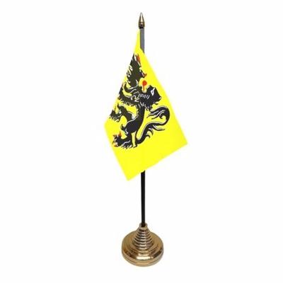 Vlag Vlaanderen tafelvlaggetje - 10 x 15 cm - met gouden standaard - Hoogte 27 cm Vlag Vlaanderen tafelvlaggetje - 10 x 15 cm - met gouden standaard - Hoogte 27 cm