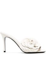 Valentino Garavani mules à appliques fleurs - Blanc