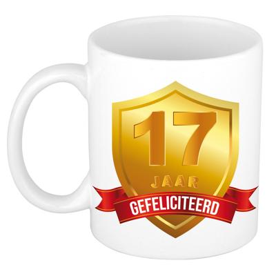 Leeftijd cadeau koffiemok - 17 jaar - Gefeliciteerd - Gouden schild - jubileum - verjaardaardag Leeftijd cadeau koffiemok - 17 jaar - Gefeliciteerd - Gouden schild - jubileum - verjaardaardag