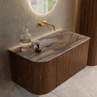 Badmeubel Mondiaz Kurve-Dlux | 85 cm | Meubelkleur Walnut | Wastafelkleur Sombra | Solid surface | Wasbak rechter zijde spoelbak | Zonder kraangat(en) Badmeubel Mondiaz Kurve-Dlux | 85 cm | Meubelkleur Walnut | Wastafelkleur Sombra | Solid surface | Wasbak rechter zijde spoelbak | Zonder kraangat(en)