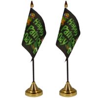 2x stuks happy St Patricks Day tafelvlaggetje 10 x 15 cm met standaard - thumbnail