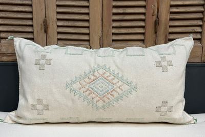 Sabra Kussen uit Marokko wit 100cm x 50cm incl vulling nr.71126 Sabra Kussen uit Marokko wit 100cm x 50cm incl vulling nr.71126