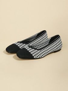 Breathable Stretch Knit Arch Support Insole Spacious Square Toe Shallow Shoes
