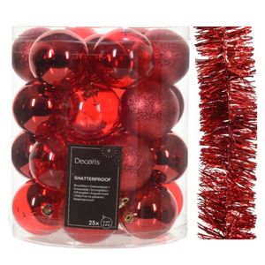 Kerstversiering set - rood - kerstballen 6 cm en kerstslinger - kunststof