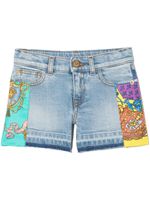 Versace Kids short en jean à imprimé Barocco - Bleu