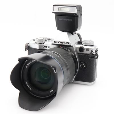 Olympus OM-D E-M5 Mark II zilver + M.Zuiko Digital ED 14-150mm f/4-5.6 II occasion