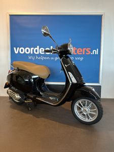 Vespa Primavera Zwart 45 Km/h Tweedekans - Benzine Scooter