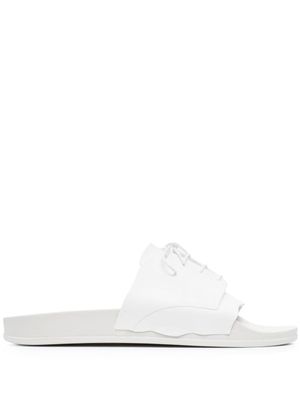Maison Margiela claquettes à détail de laçage - Blanc