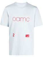 OAMC t-shirt en coton à logo imprimé - Bleu