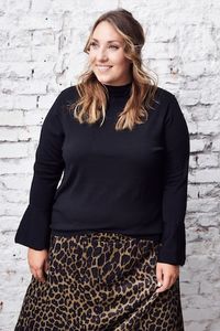 Ulla Popken pullover met rijgsluiting - Grote Maten Ulla Popken pullover met rijgsluiting - Grote Maten