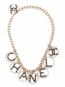 CHANEL Pre-Owned collier à breloques logo (2019) - Or