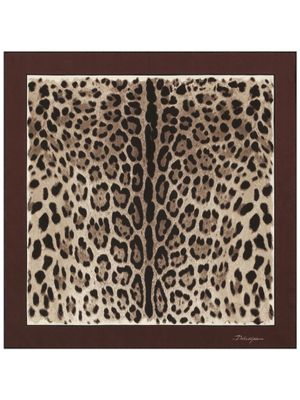 Dolce & Gabbana foulard en soie à imprimé léopard - Marron