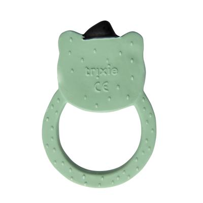 Trixie bijtring rond mr. bear