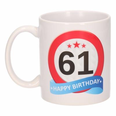 61 jaar Verjaardag koffiemok - cadeau beker - stopbord print - 300 ml - keramiek - wit