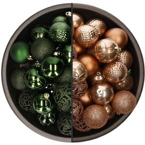 74x stuks kunststof kerstballen mix van camel bruin en donkergroen 6 cm - Kerstbal