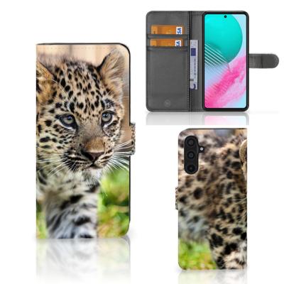 Samsung Galaxy M54 | Telefoonhoesje | Met pasjeshouder | Baby Luipaard