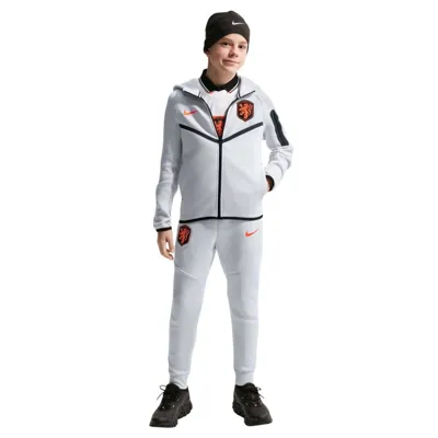 Nederland Tech Fleece Trainingspak Junior 2026-2028 - Maat 164 - Kleur: Lichtgrijs | Soccerfanshop