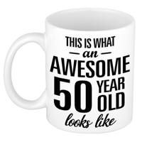 This is what an awesome 50 year old looks like - koffiemok - wit - Beker - verjaardag cadeau