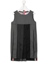 Thom Browne Kids robe plissée à design sans manches - Gris